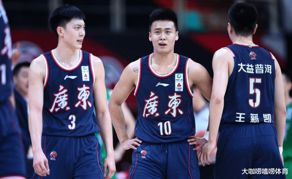 广东男篮|3消息！当红国手韧带撕裂，曝广东签扣篮王，中国男篮宣布退赛