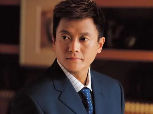 陈浩民|5位港圈中的“渣男”，陈浩民借醉狼吻女模特，罗嘉良被指弃糟糠