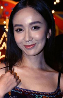 娄艺潇|娄艺潇：31岁脸崩成硅胶，但我真没“整容”，网友：糊弄鬼呢？