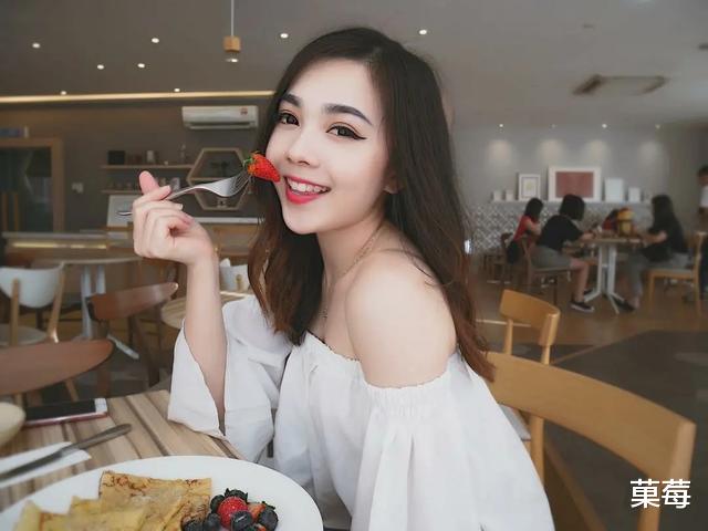 菓莓 亚洲航空美女空姐走红网络，被赞最美空姐，好身材是走红的关键