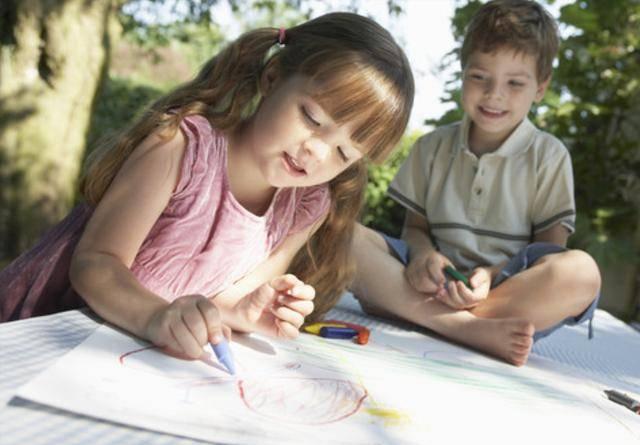 舜网 奶奶说儿子和儿媳偏心,虐待她孙子,两个孩子就像是“公主与乞丐”