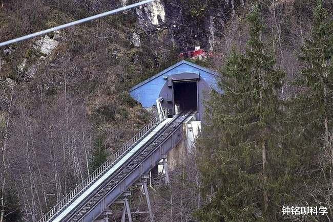 钟铭聊科学 最离奇的火灾：缆车大火致隧道变1000℃熔炉，155人逃生后丧生