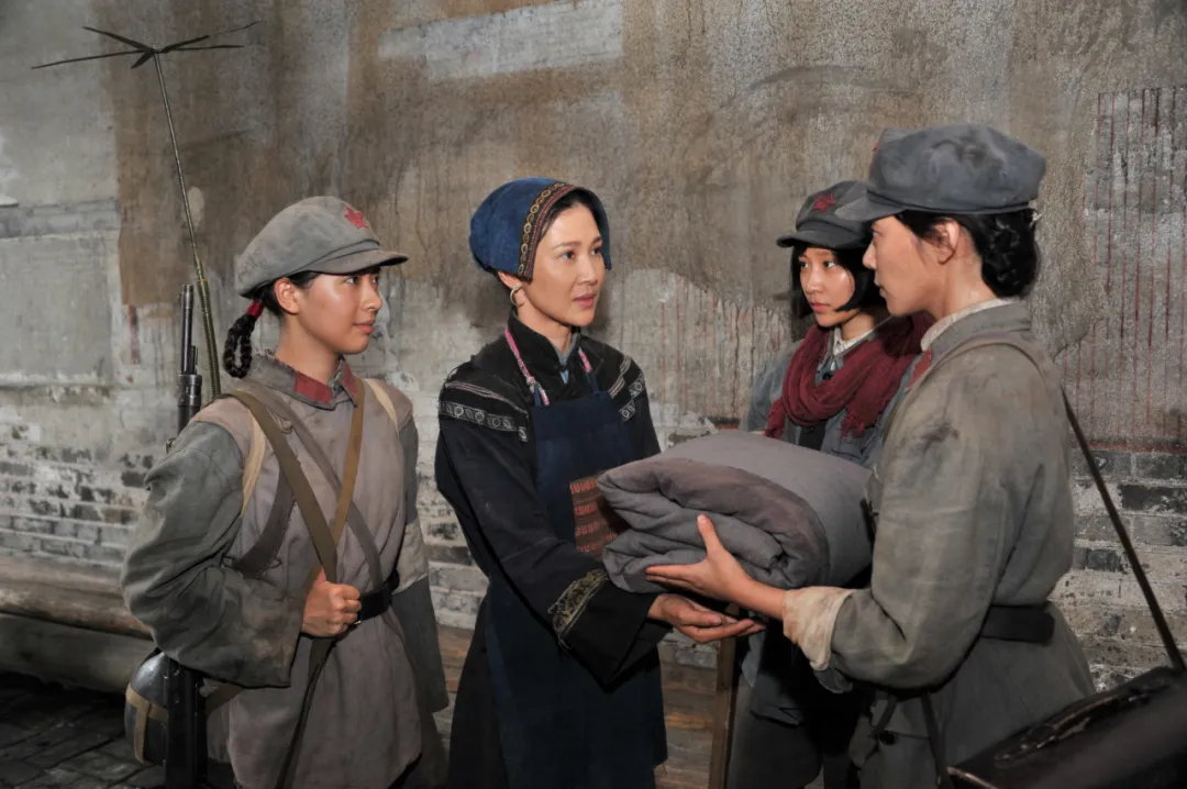 半条棉被|红色经典《半条棉被》：阿凡达演女红军，《亮剑》田雨演瑶族大嫂