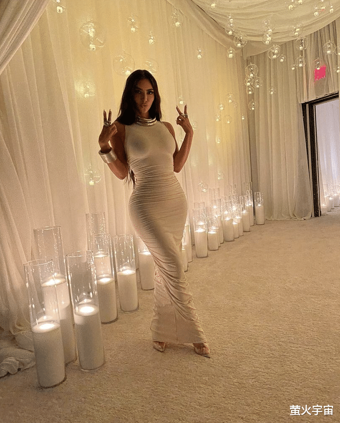 卡戴珊|卡戴珊霸气护男友，照顾新欢情绪圣诞聚会不邀请侃爷，拒绝修罗场