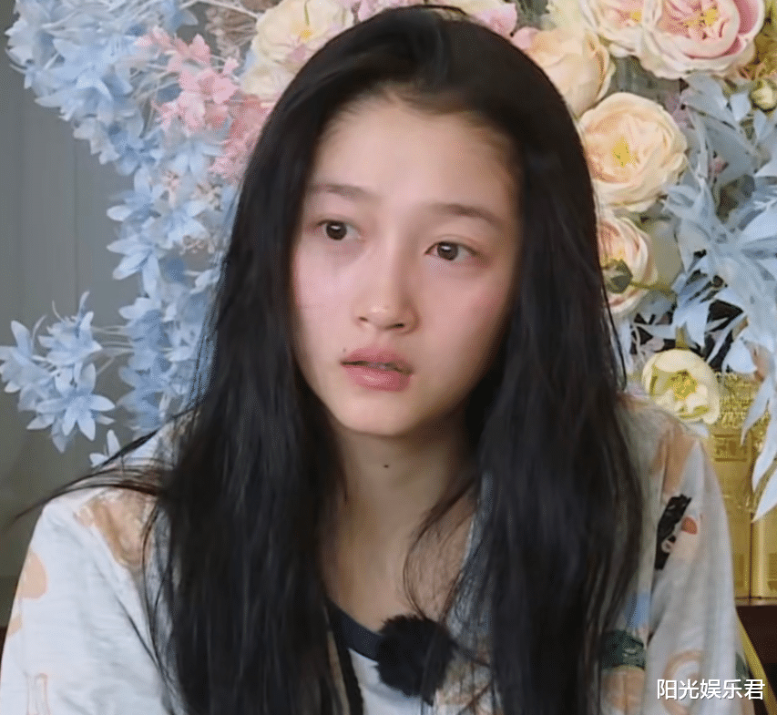 关晓彤|关晓彤素颜起床照火了，细看她的脸部状态，难怪鹿晗对她用情至深