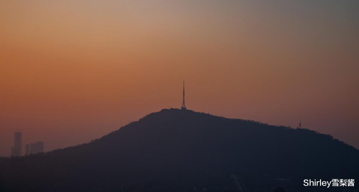 成都|全国唯一在市区内的火山，距市中心仅8公里，有罕见的“火山瀑”