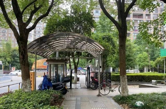 都市圈|关注：长沙这个小区不涨反跌，有业主猛降30多万卖房？