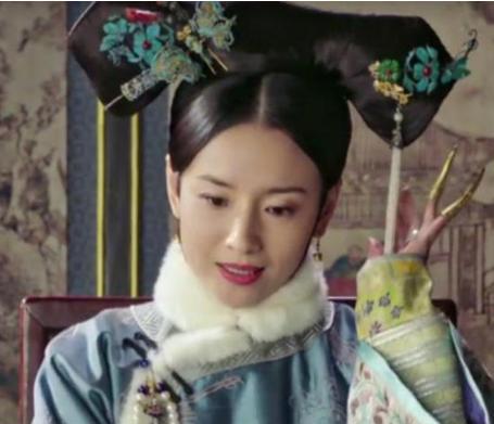 春晚|潘长江25年前的春晚，谁注意到他身边跳舞的丫头，如今红得一塌糊涂