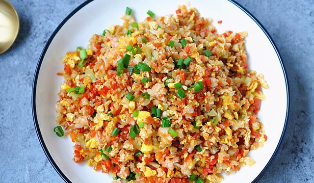 炒饭|春天来啦，“无米炒饭”赶紧做起来，低热量又饱腹，小肚子吃没了