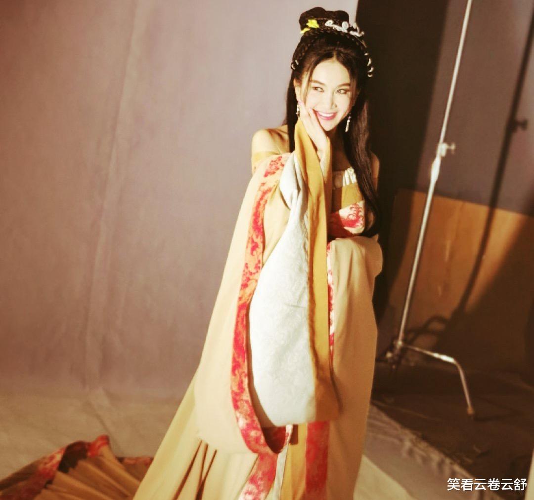 演绎|强行扮嫩的阿姨们，让这几位女演员告诉你，超龄如何演绎出少女感