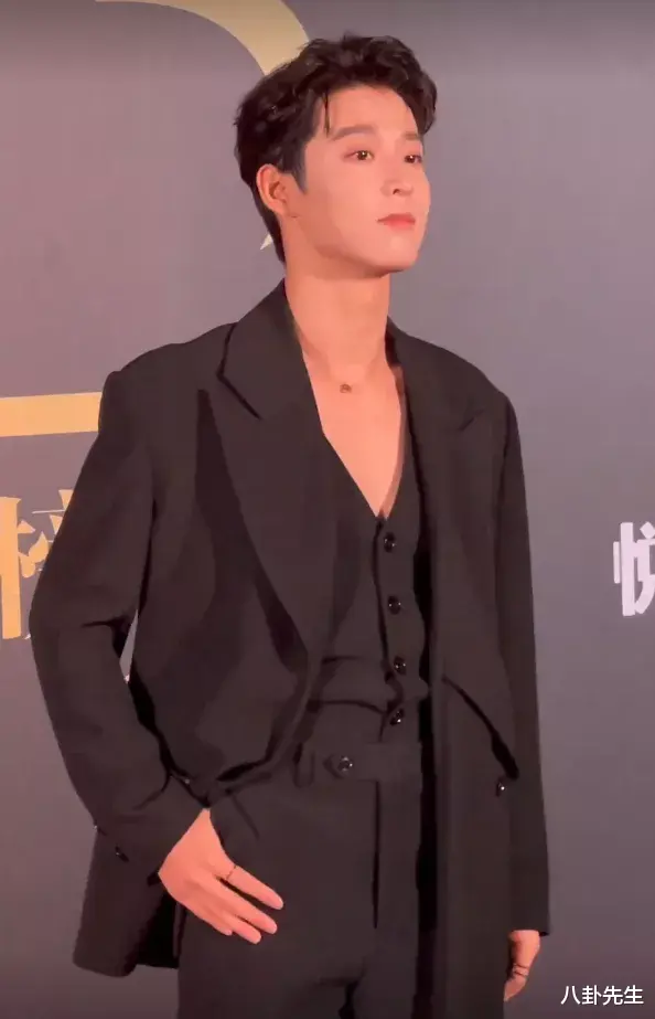 关晓彤|悦游盛典：周笔畅腰腿显粗，檀健次被拍成一米四，段奕宏气场强