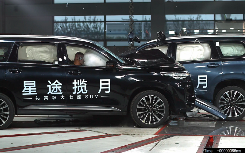 火星 火星撞火星 星途揽月满分完成全球首次双车对向128公里/小时碰撞公开试验