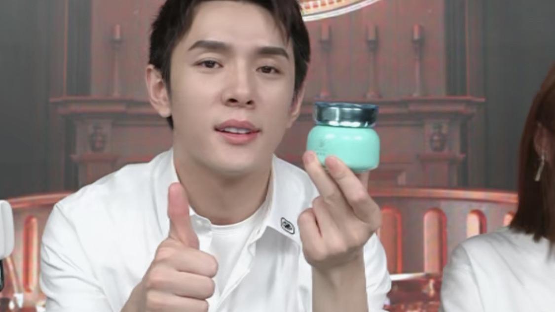 仙女棒美妆号|敷一次清洁面膜等于洗3次脸，李佳琦：定期清洁，疏通毛孔，远离黑头和闭口！