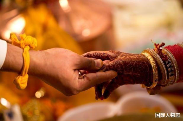 印度21歲女子要嫁給親叔叔，還帶著16歲聾啞妹妹一同嫁過去-圖4