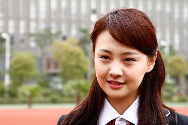 郑爽|被封杀后的郑爽，竟然做曾经自己鄙视的劳工