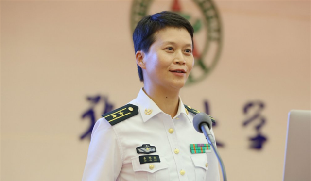 洗衣机|她放弃华为百万年薪，35岁参军入伍，39岁成中国第一位女副舰长