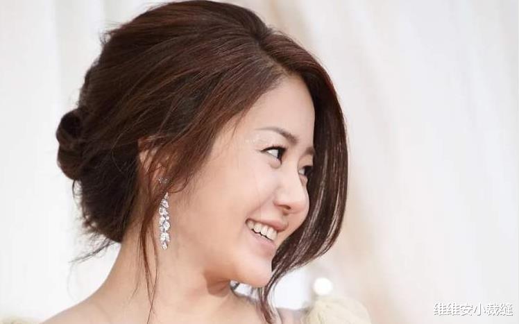 酸菜鱼 50岁凭颜值登上“逆袭女王”的热搜，蜜桃美肌离不开她的小秘诀