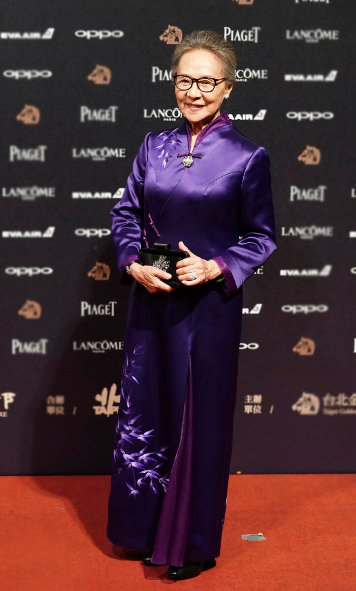 大表姐的时尚圈|这位83岁奶奶引领潮流，状态令人敬佩，这才叫“时尚与年龄无关”