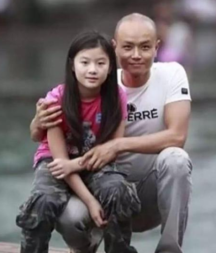 乐嘉|从金牌主持人到街头卖艺？乐嘉出家为僧后，养2万宠物，开百万豪车