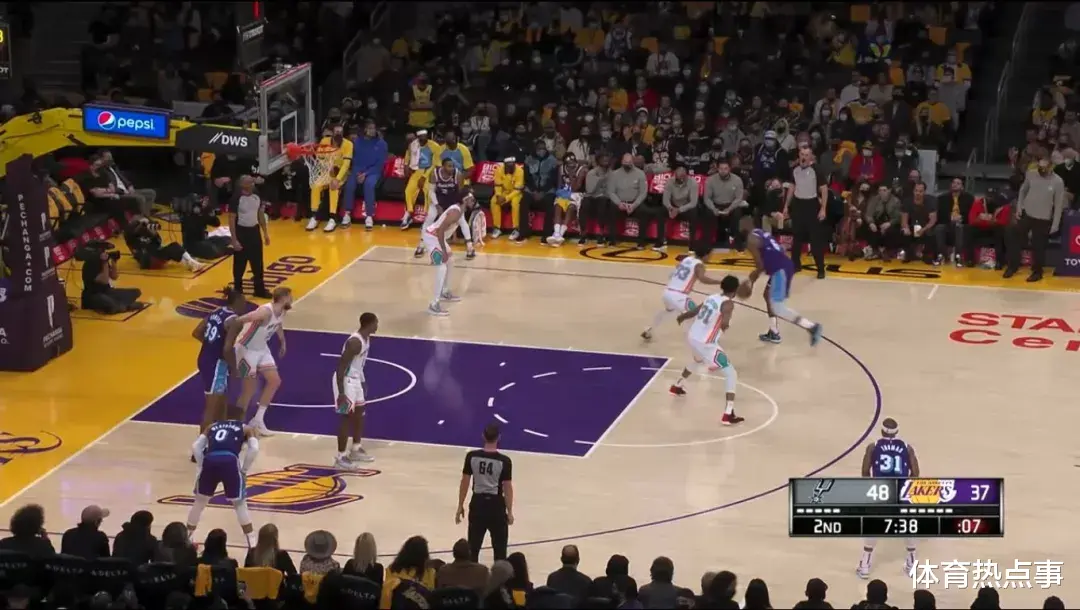 湖人队|四连败！詹威空砍66分！他的NBA生涯到头了！