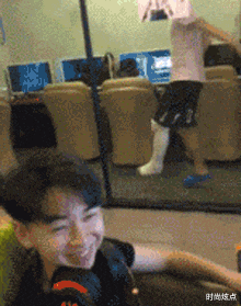 时尚炫点 “为什么大学女生看起来要比男生有钱的多？”