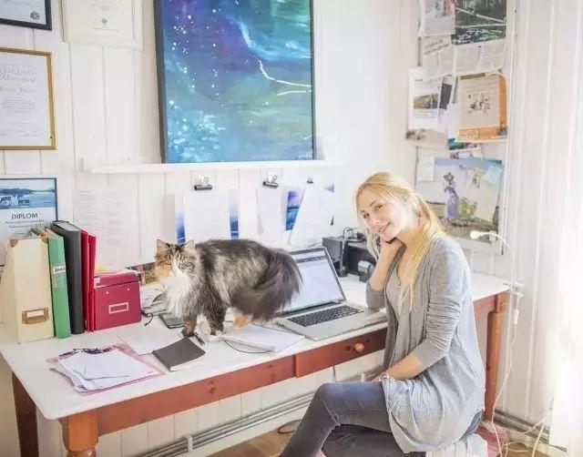 李子柒|李子柒断更5个月后，隐居11年的北欧仙女火了！引500万粉丝围观