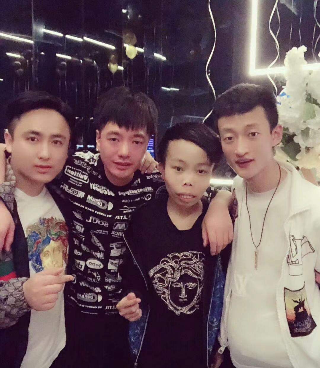 散打哥|各大八卦主播纷纷站队散打哥，开播怒怼天道媳妇米菲