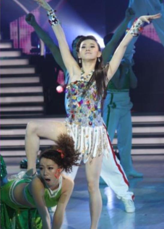 江铠同|江铠同的浪荡情史，和她踩着上位的4个男人