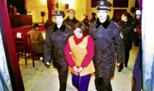 现代版潘金莲!重庆1米34宠妻富豪被妻子迷晕毒杀,毁掉两个家庭