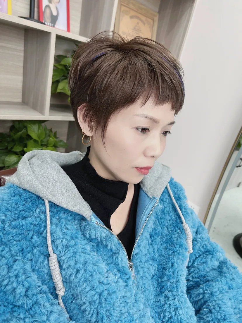 烫发 元旦爆款发型分享，气质烫发洋气卷，特色短发显白染