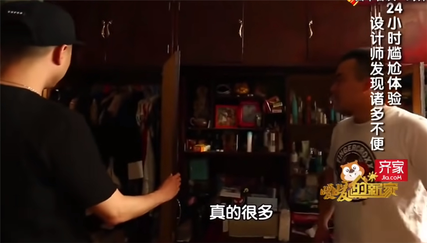 |单亲妈妈带儿女蜗居21㎡简易房，每晚睡邻居厨房？真相让人心酸