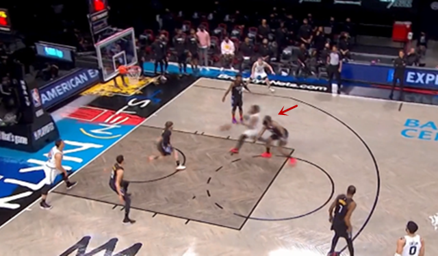 詹姆斯·哈登|先讓你過去！哈登反手就使出絕招！3秒后斯馬特直呼難受：誰偷我的球了？