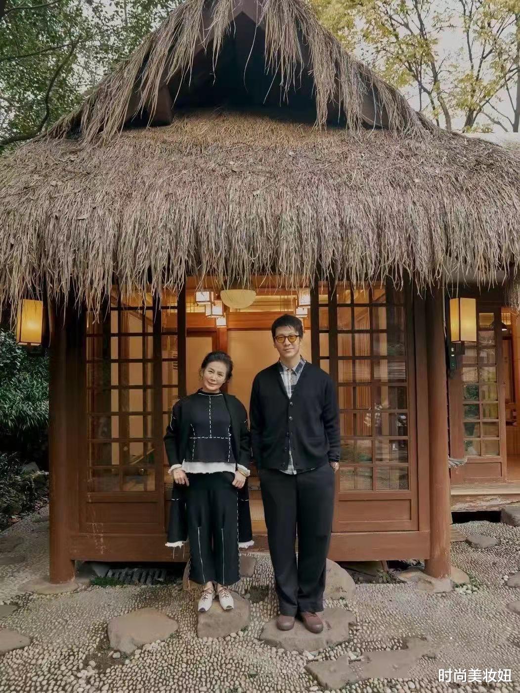 时尚美妆妞|已经60岁的奶奶，状态却比年轻人好，靠穿搭打造优雅高级风