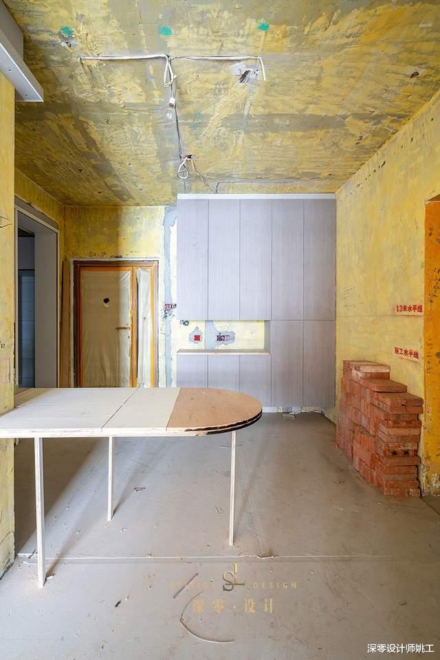 深零设计师姚工 借隔墙延伸出悬空桌,用得好,一地能同时满足用餐、办公和阅读