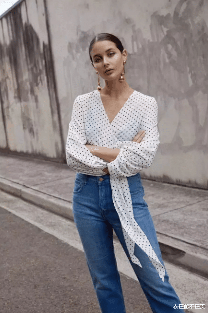 赵雅芝|赵雅芝29年后再扮经典造型，穿波点裙优雅端庄，67岁容貌变化不大