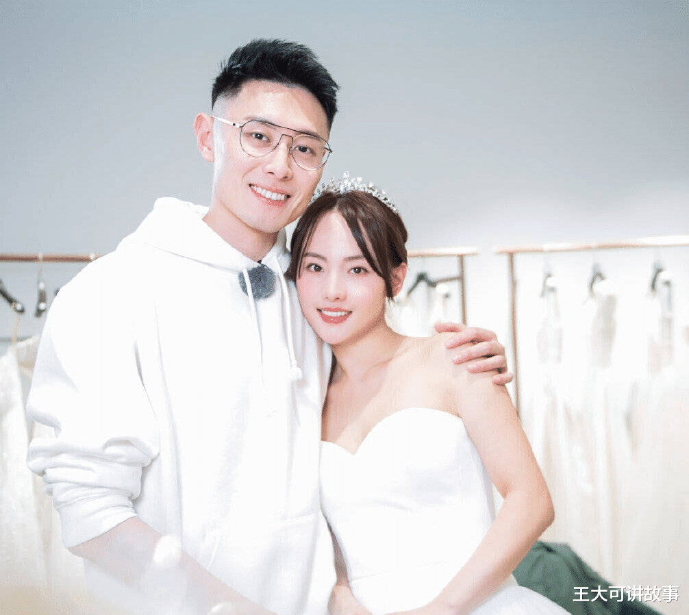 |婚礼现场,新郎拿出家规朗读,新娘:伺候不起,退婚吧