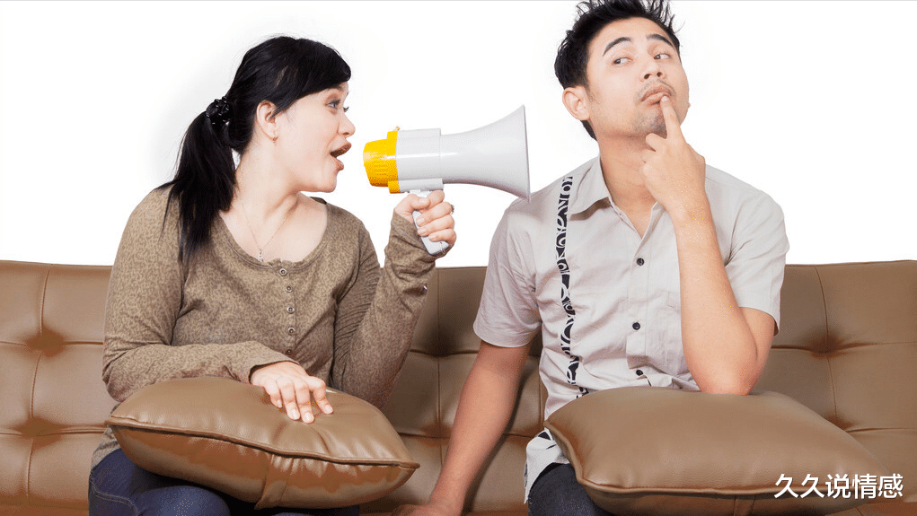 久久说情感 凤凰男要求AA制,多年后却向妻子求助,妻子回应:我有钱,但不帮