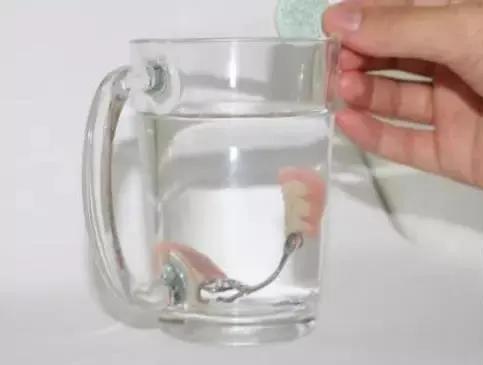 护理假|科学护理假牙，延长假牙“寿命”