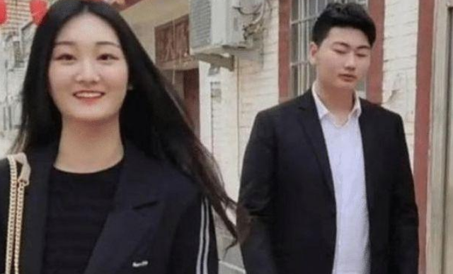 朱之文|朱之文西装革履现身品酒会，引网友热议：一个农民会品什么酒？