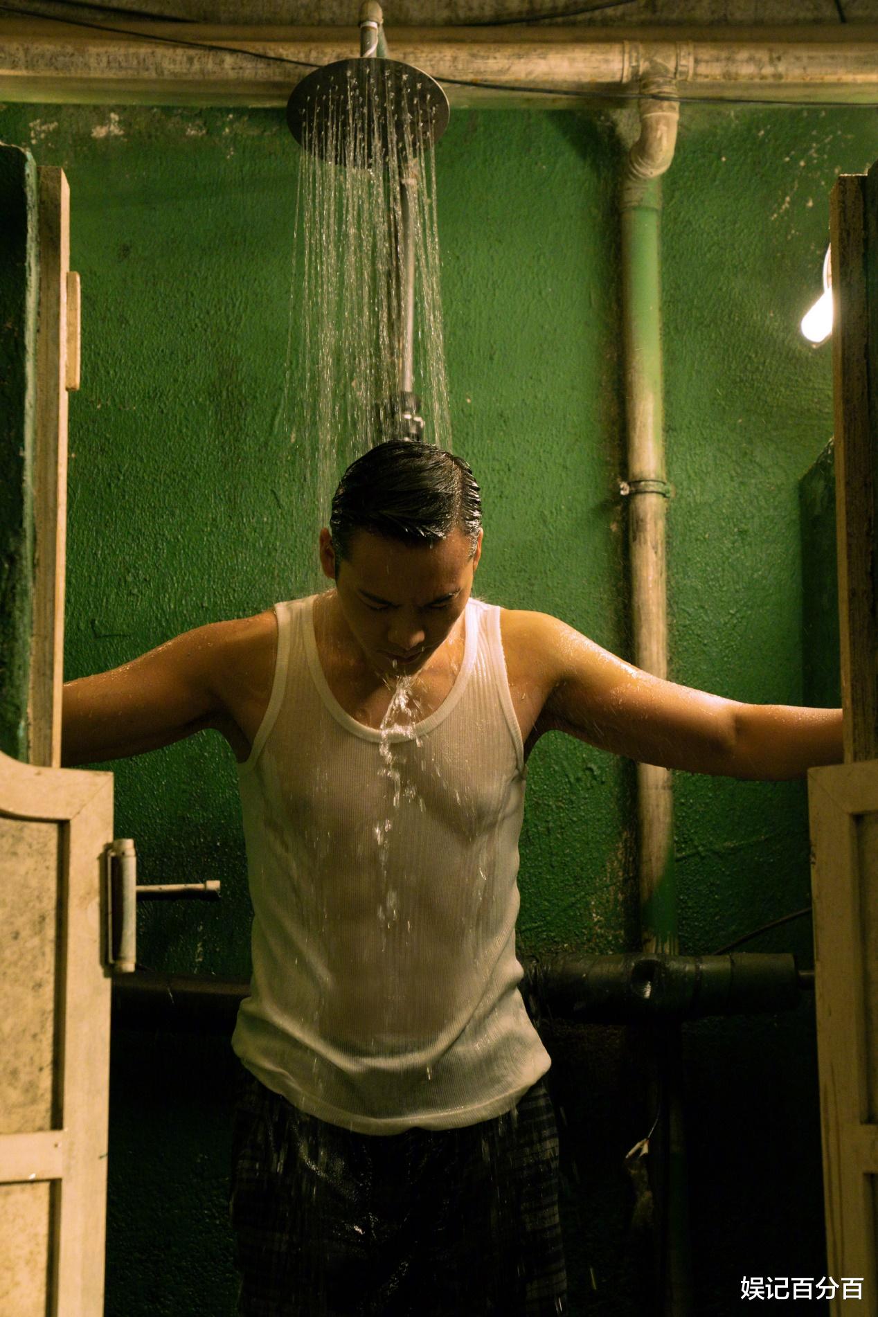 陈伟霆|陈伟霆兑现直播18宫格照片，每一张都是大片，满满的港韵复古风。