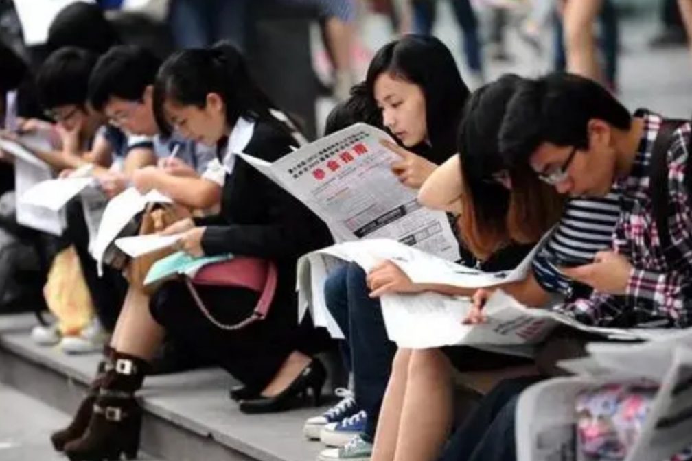 求职|“双非女硕士”含泪自述，辛苦读书20来年，到头来却只能在家带娃