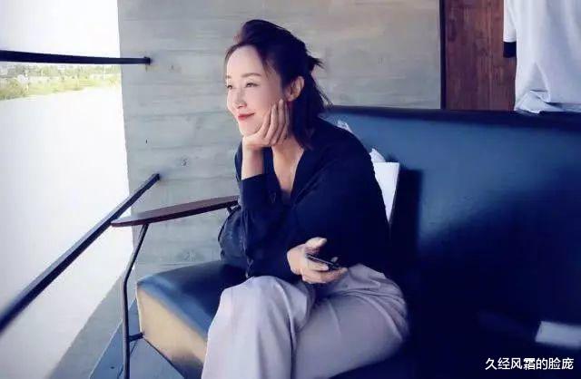 久经风霜的脸庞|20岁就成央视主播，富豪老公为她净身出户，今45岁依旧美若天仙