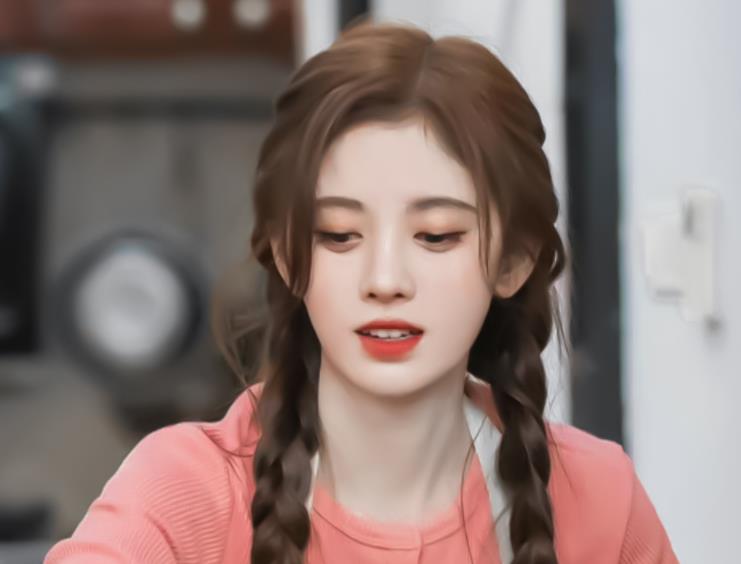 花匠小美 鞠婧祎拍广告，妆容跟《嘉南传》没区别，难怪都说她是“半永久”