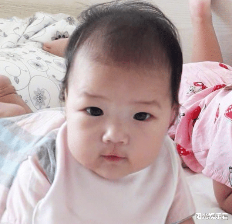 王祖蓝|王祖蓝基因有强大？两个女儿正面照曝光，五官都和爸爸一模一样