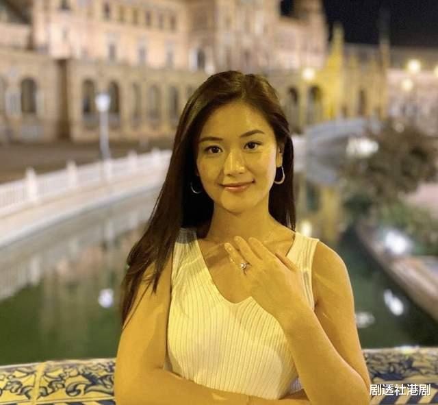 a-lin|恭喜！香港著名靓模晒唯美艺术照宣布怀孕，被网友大赞最美孕妈