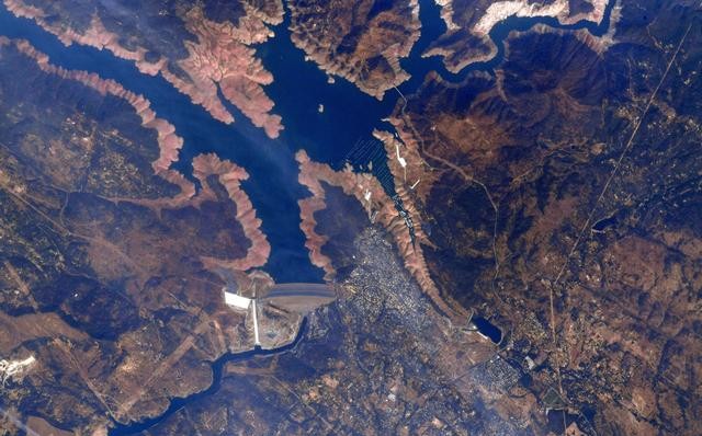 航天 从国际空间站拍到地球上的飞机是一种什么体验？航天老兵来告诉您