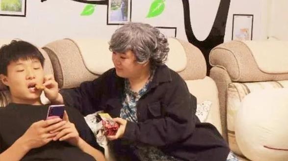 公益|进化版“啃老族”悄然出现，家长不易察觉，反而还为子女感到骄傲