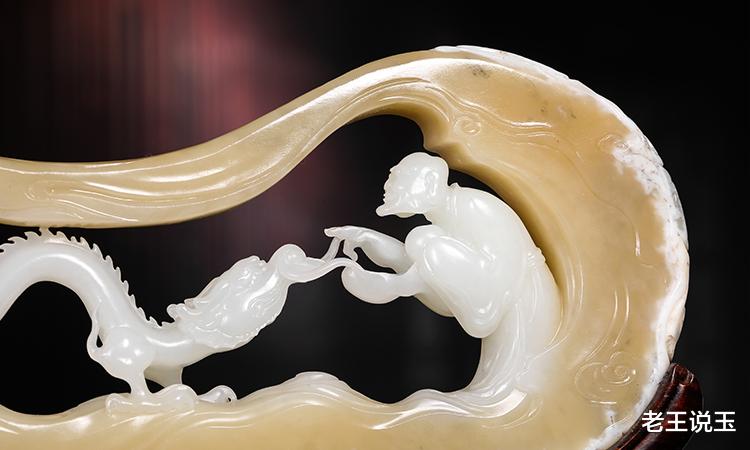 玉雕|这块带白僵的籽料，在他手里见证“化朽为神”！