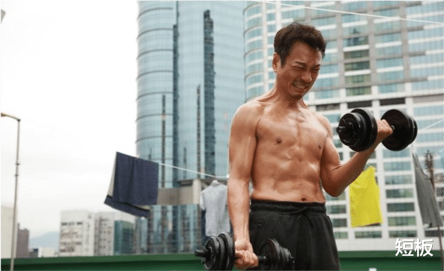 TVB|57岁的TVB视帝，如今在内地摆摊，卖9块9的大米，直言很后悔