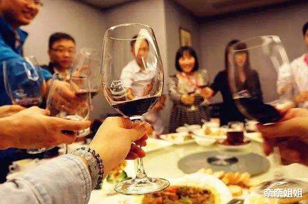 奈奈姐姐 陪老板应酬，遇到奇葩客户差点被坑，高情商机智巧应对化解危机